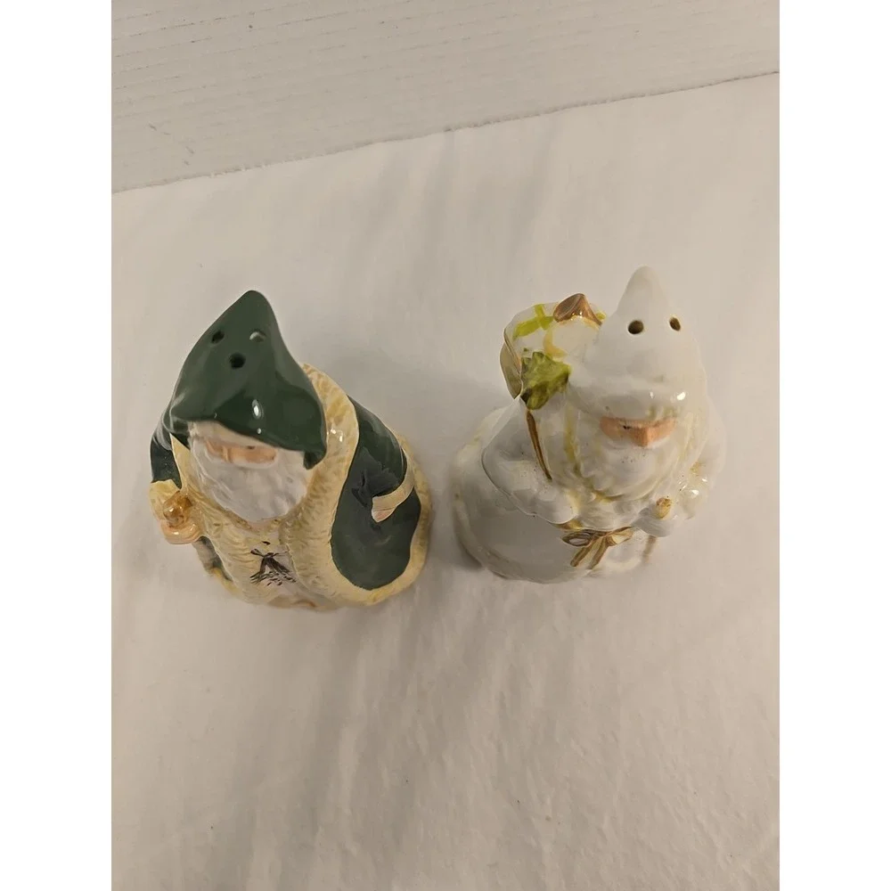Santa Claus Through‎ The Years Salt & Pepper Shakers 5 Inches